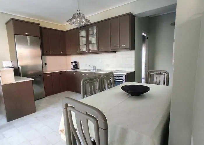 Grey Stones & Balcony Appartement Patras