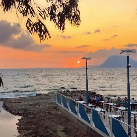 Grey Stones & Balcony Apartment *