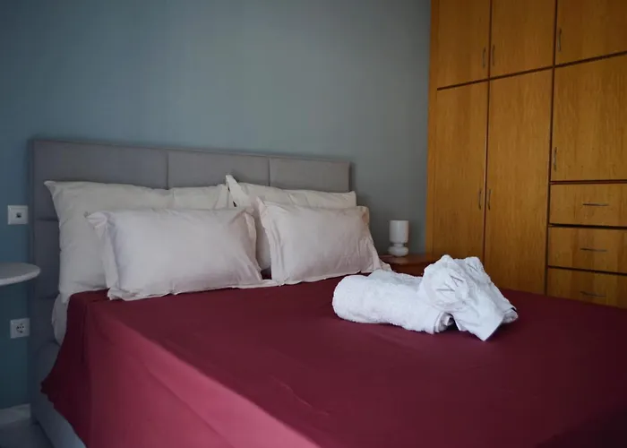 Grey Stones & Balcony Apartment Patras