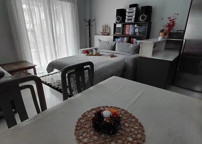 Grey Stones & Balcony פאטרה